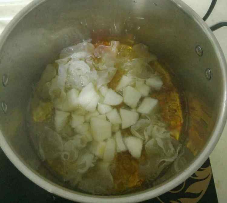 桃胶银耳汤步骤5