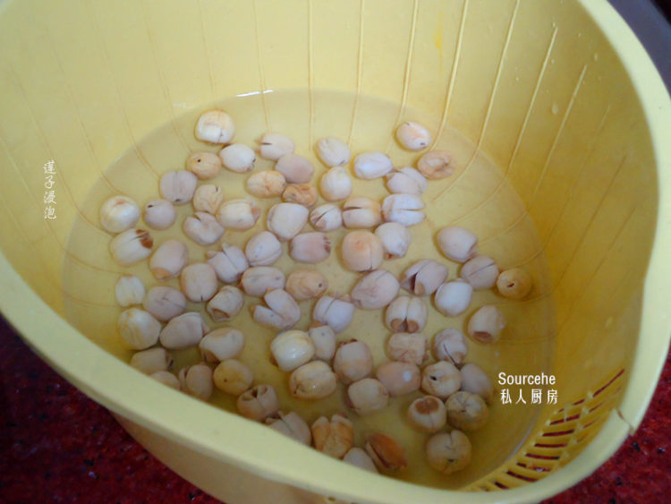莲子银耳雪梨步骤2