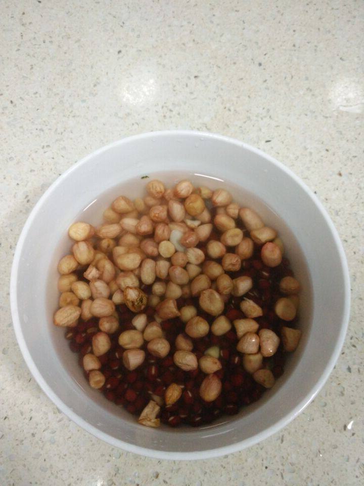 枸札红豆花生汤步骤2