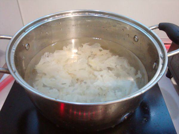 苹果银耳糖水步骤3