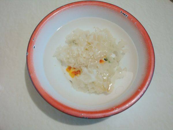 苹果银耳糖水步骤1