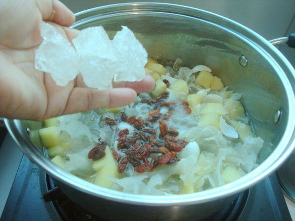 苹果银耳糖水步骤7