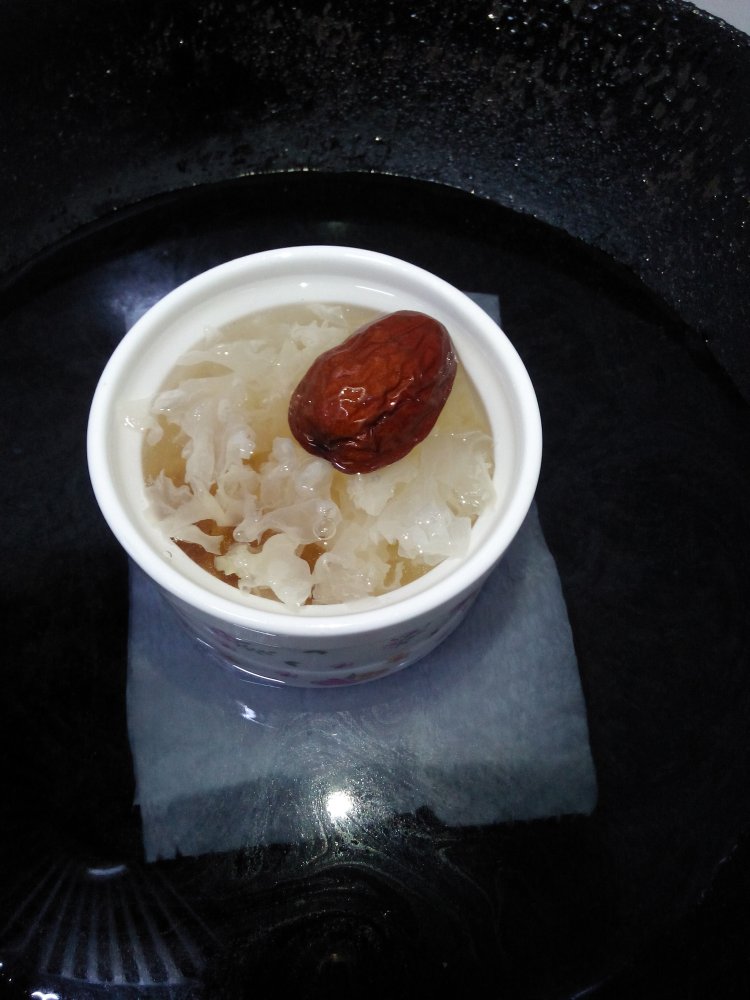 桃胶银耳莲子羹步骤3