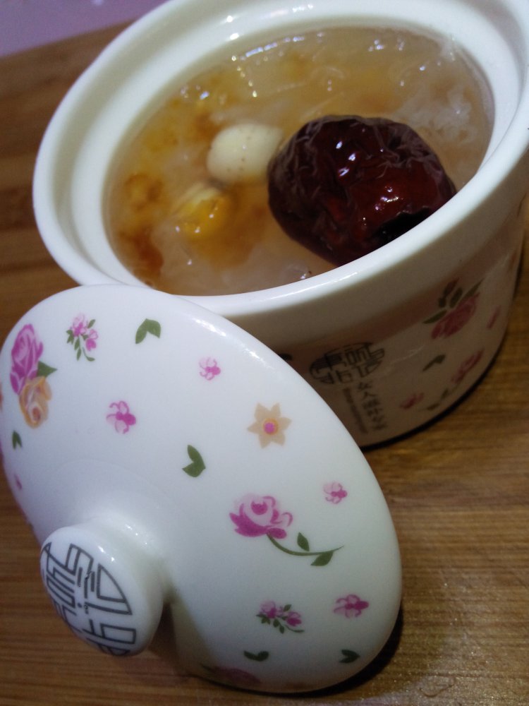 桃胶银耳莲子羹步骤4