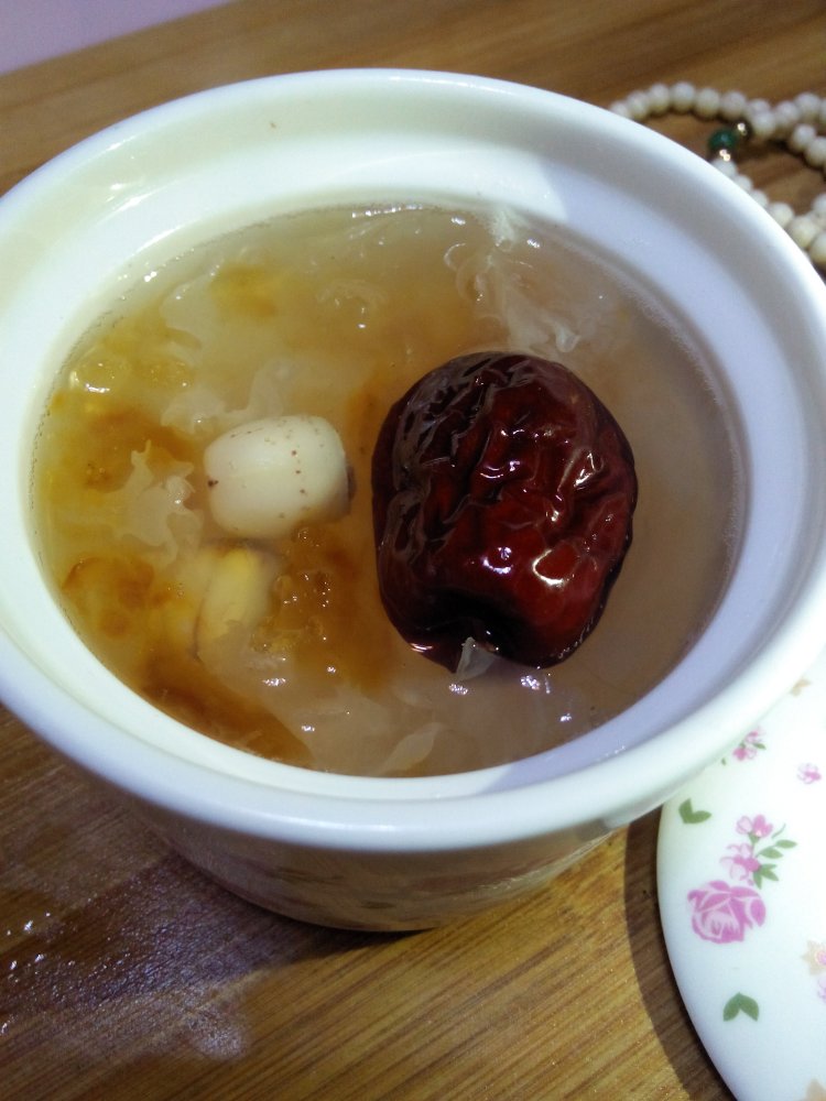 桃胶银耳莲子羹步骤5