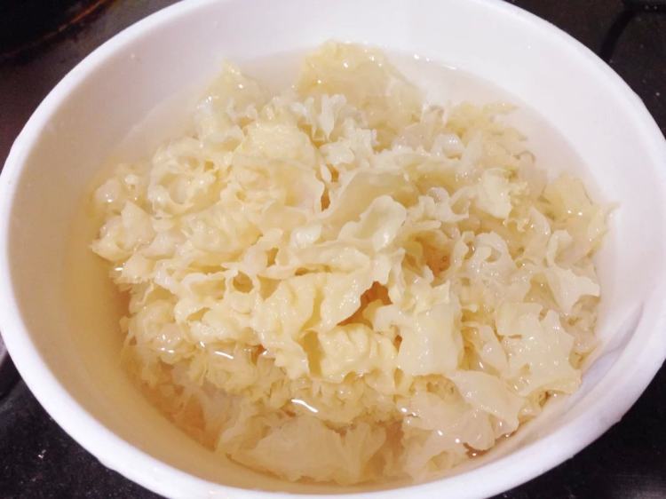 #美味的朋友#紫薯银耳步骤1