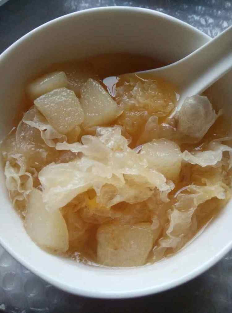 银耳冰糖雪梨步骤5