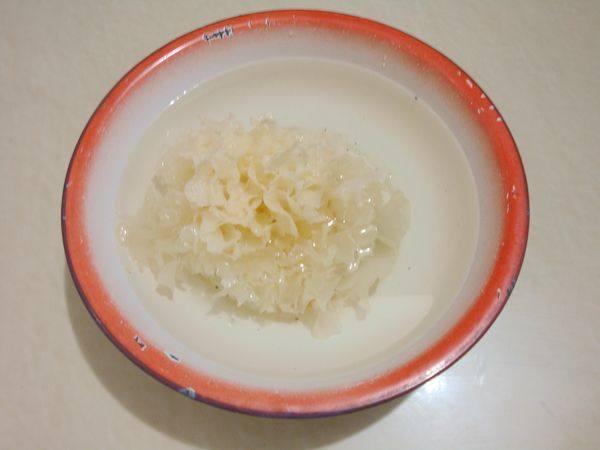 银耳南瓜大枣糖水步骤1