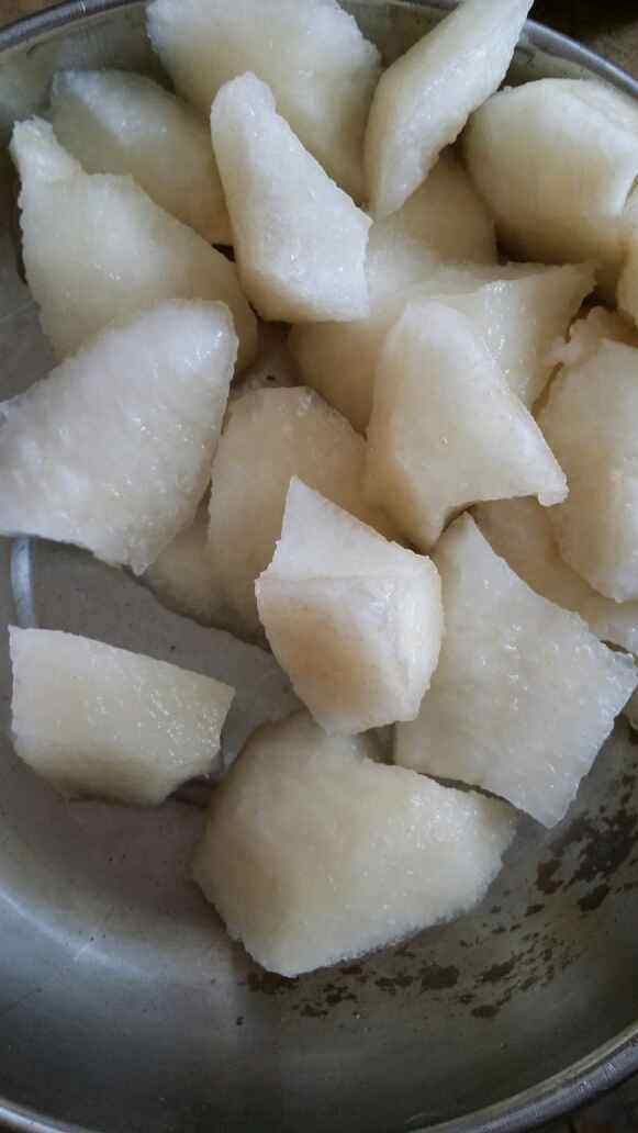 雪梨雪耳苹果汤步骤1