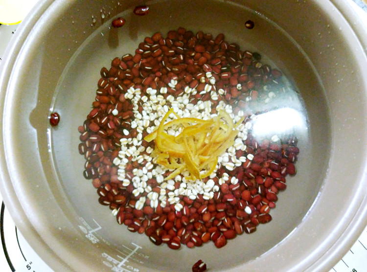 电饭煲版薏米红豆糖水步骤5