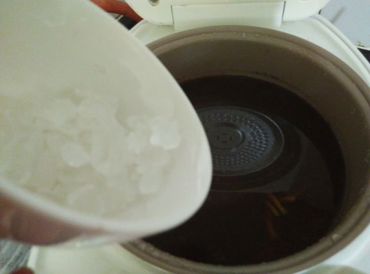 电饭煲版薏米红豆糖水步骤7
