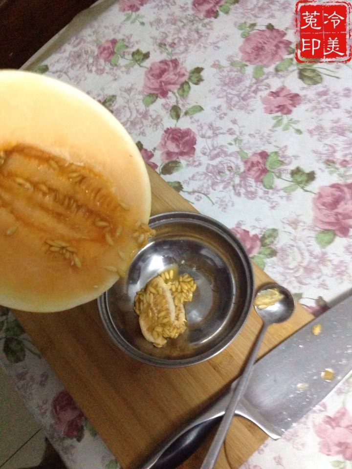 香瓜奶昔步骤2