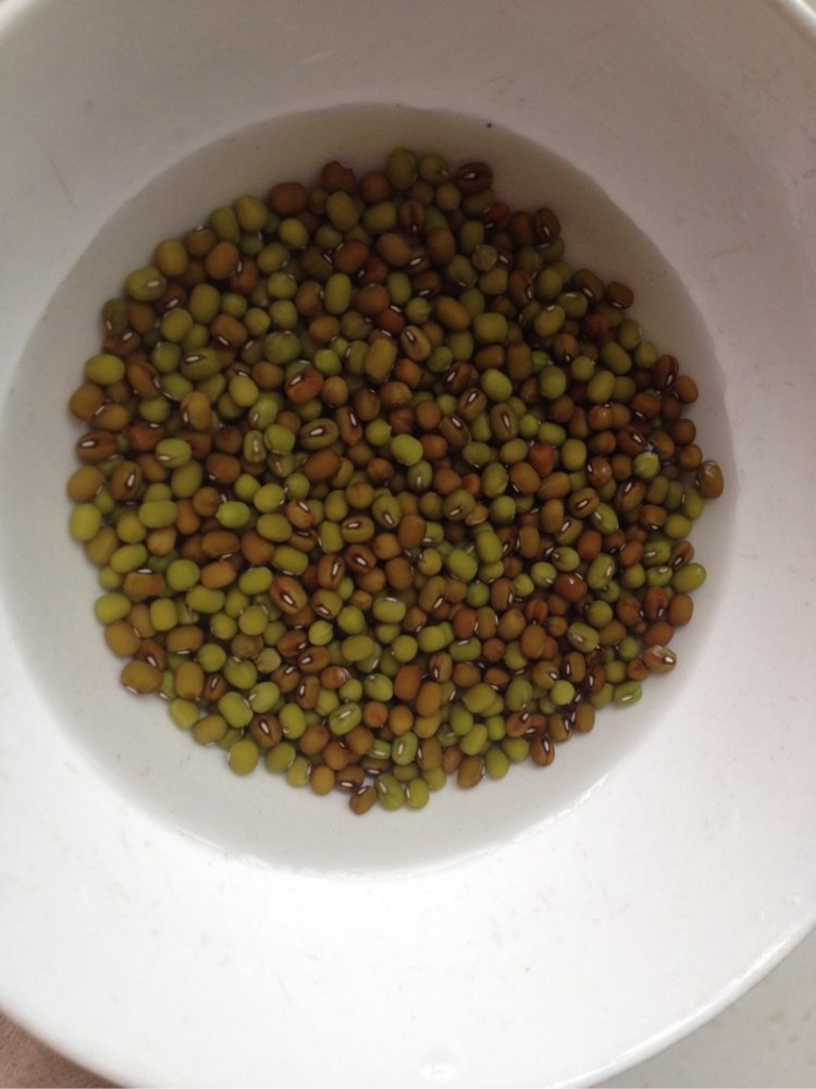 绿豆冰糖水步骤1