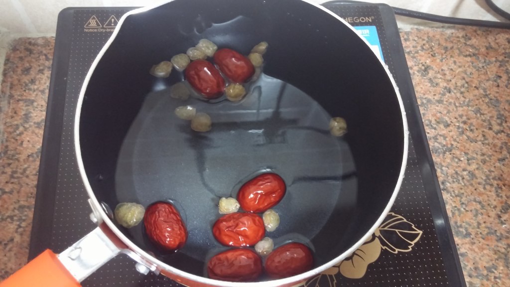 滋润红糖鸡蛋糖水步骤3
