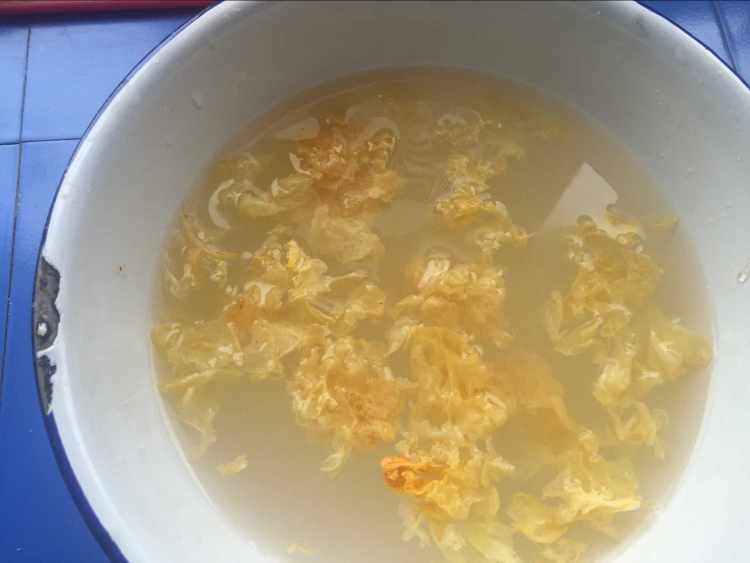 桃胶养颜羹步骤3