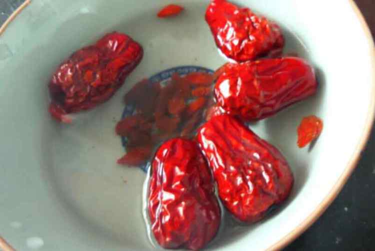 银耳莲子糖水步骤4