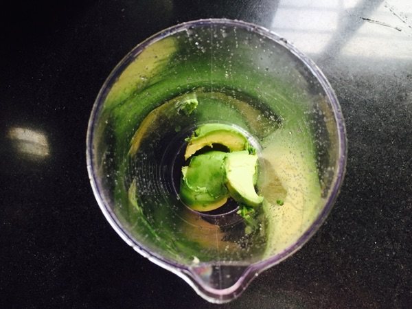 牛油果奶昔步骤2
