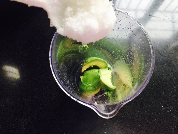 牛油果奶昔步骤4