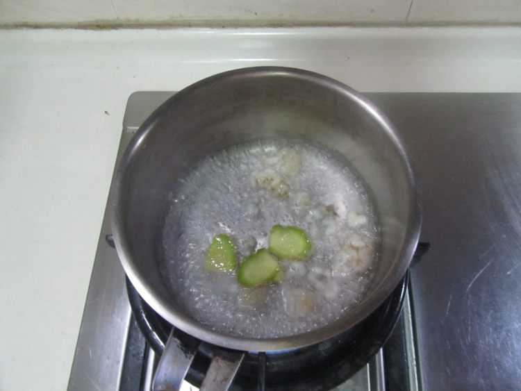 火龙果雪蛤银耳蜜羹步骤5