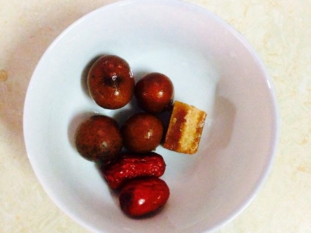 桂圆红糖水步骤1