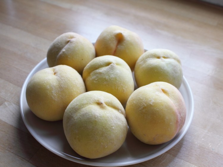 【儿童美食】黄桃罐头步骤1