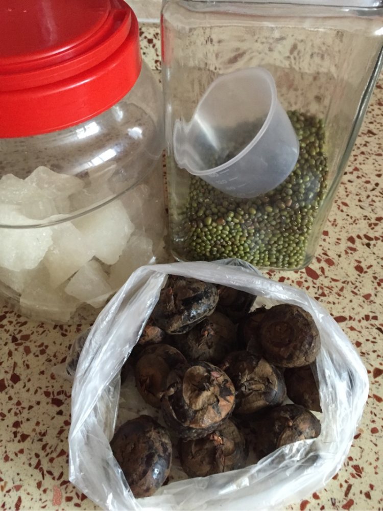 绿豆马蹄爽糖水步骤1