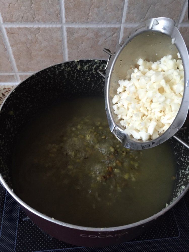 绿豆马蹄爽糖水步骤5