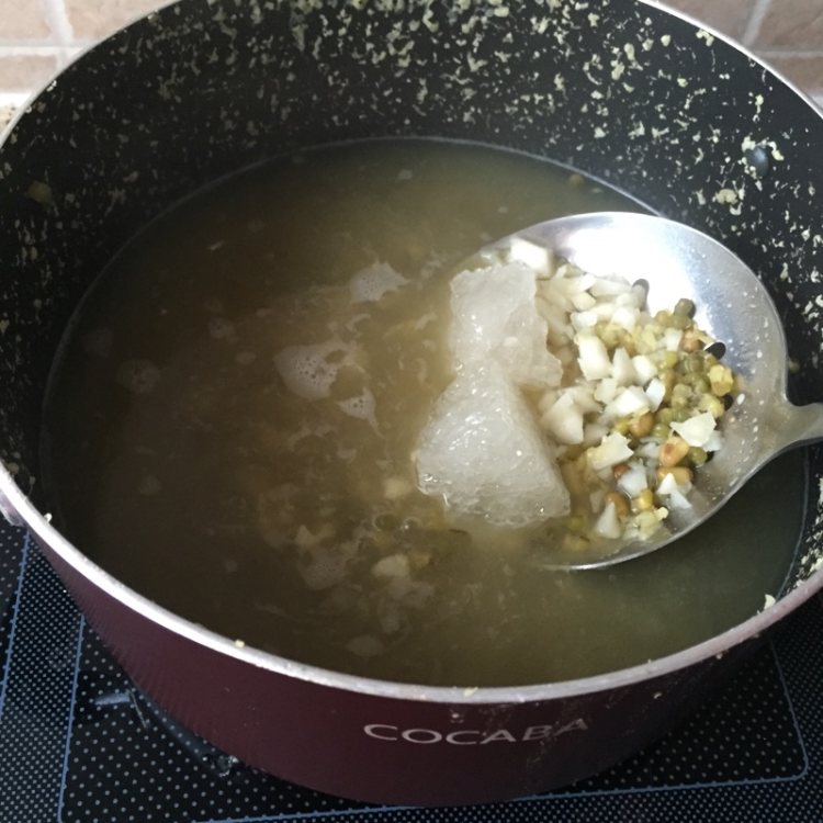 绿豆马蹄爽糖水步骤6