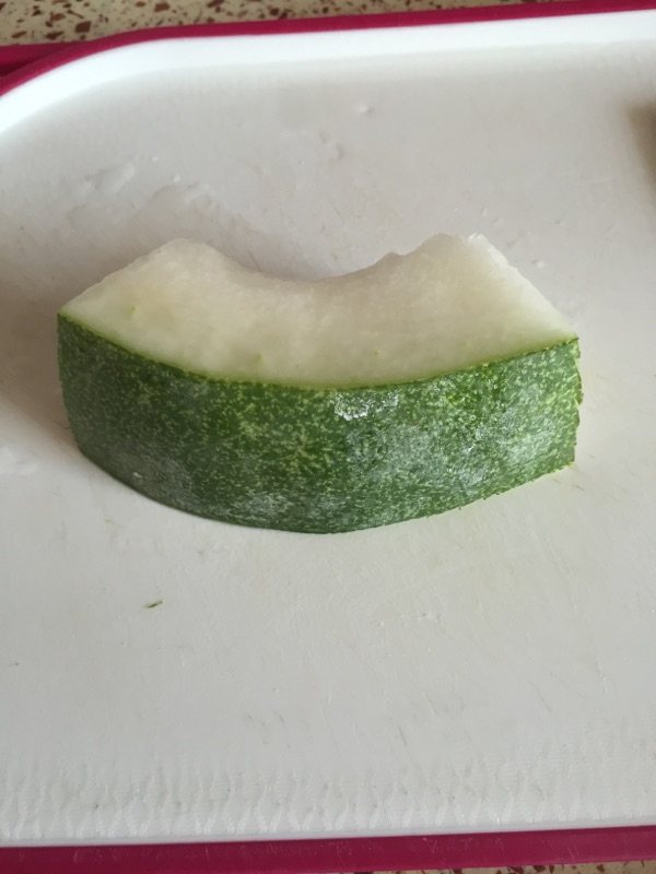 冬瓜蜂蜜糖水步骤1