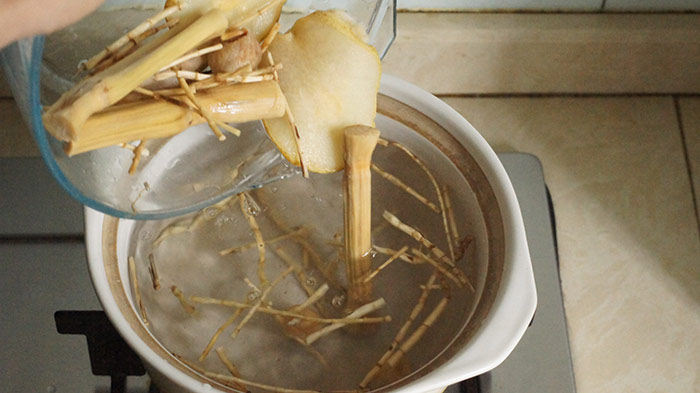 白茅根竹蔗葛根糖水步骤5