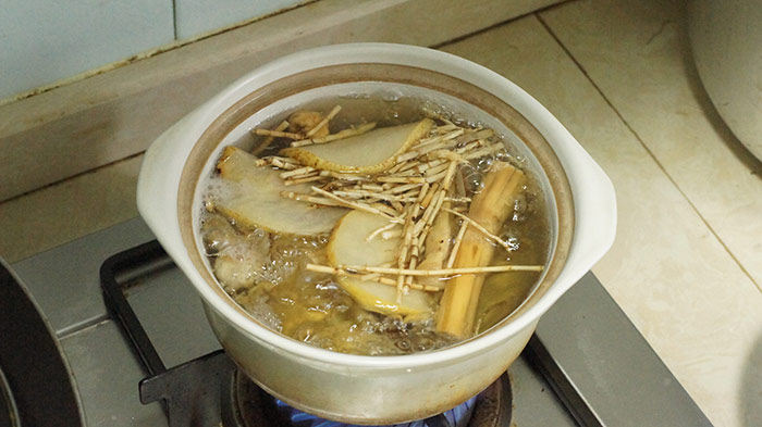 白茅根竹蔗葛根糖水步骤7