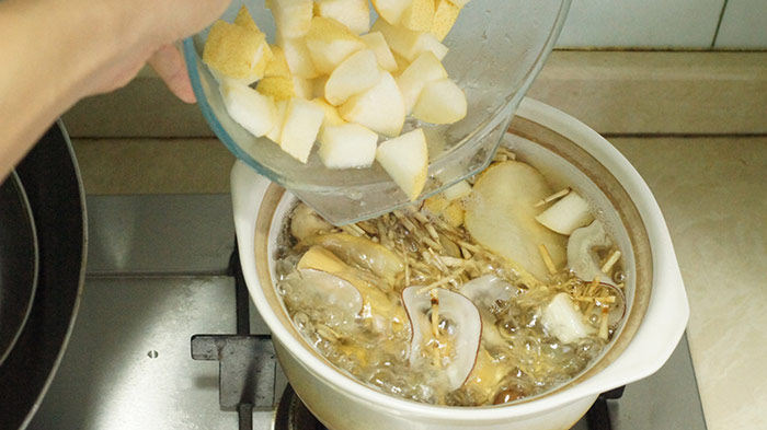 白茅根竹蔗葛根糖水步骤6