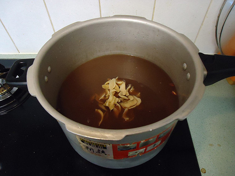 红豆煲莲子百合糖水步骤7
