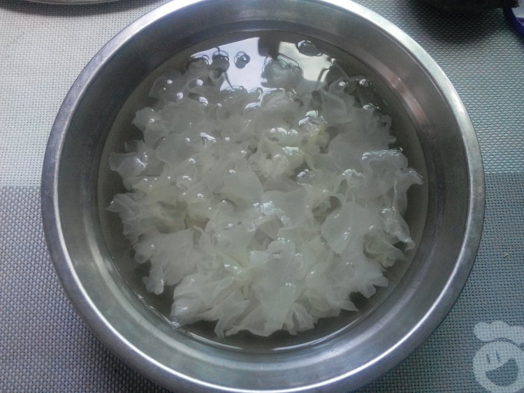 紫薯雪梨银耳汤步骤2