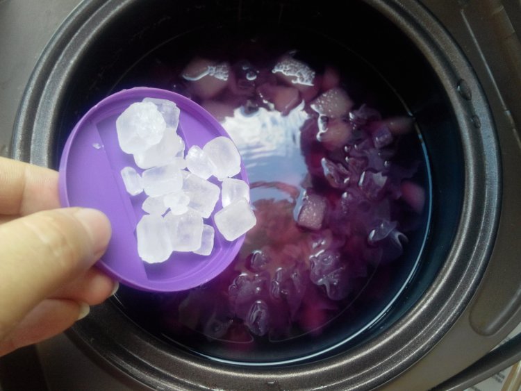紫薯雪梨银耳汤步骤5
