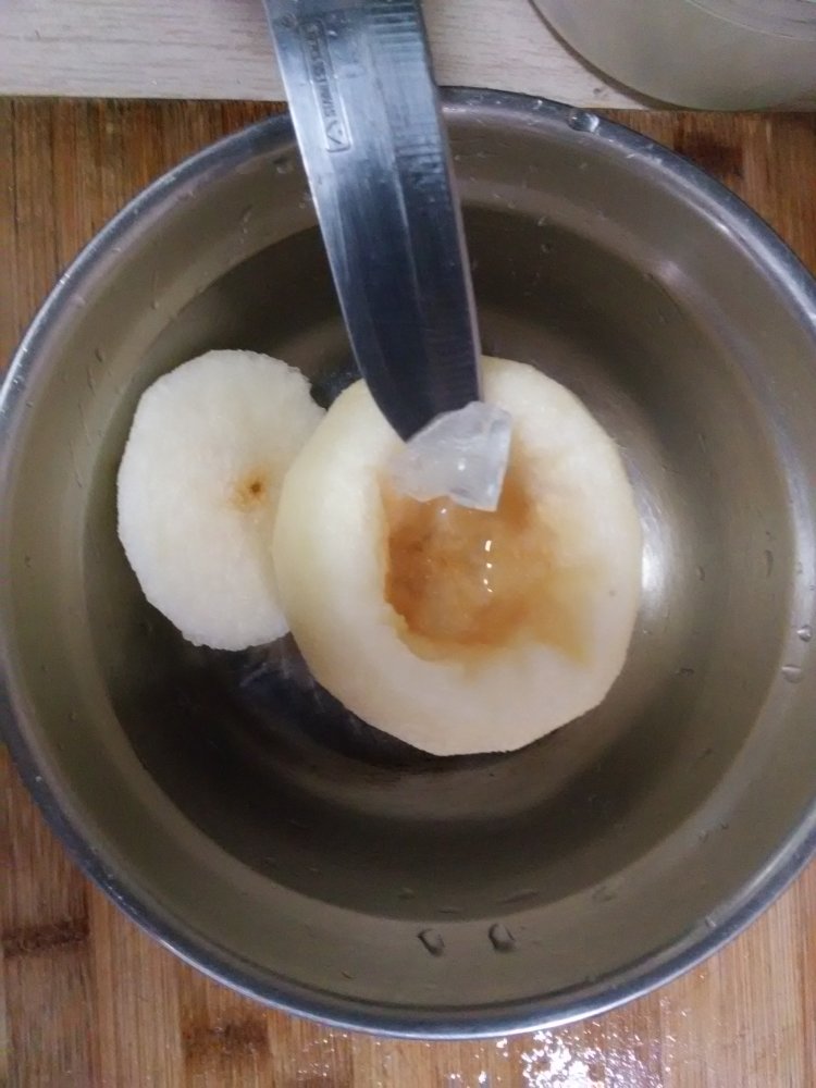 冰糖蒸梨水步骤4