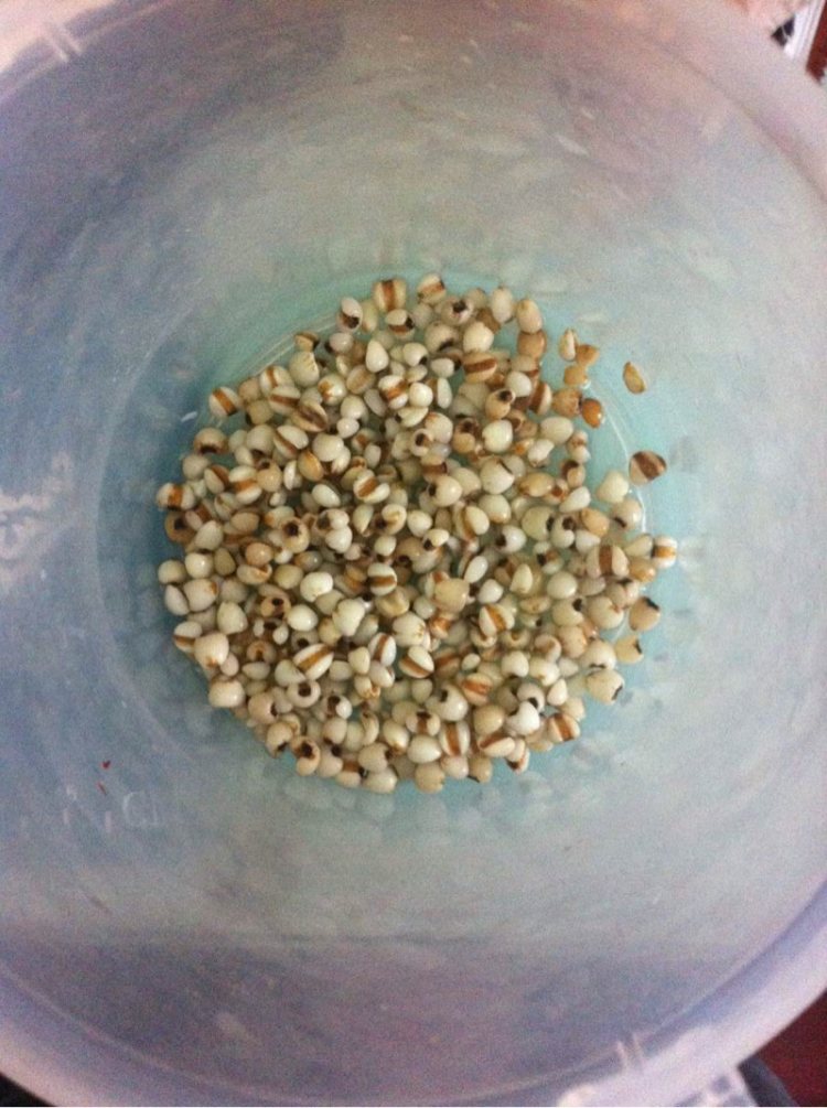 薄荷绿豆薏米汤步骤1