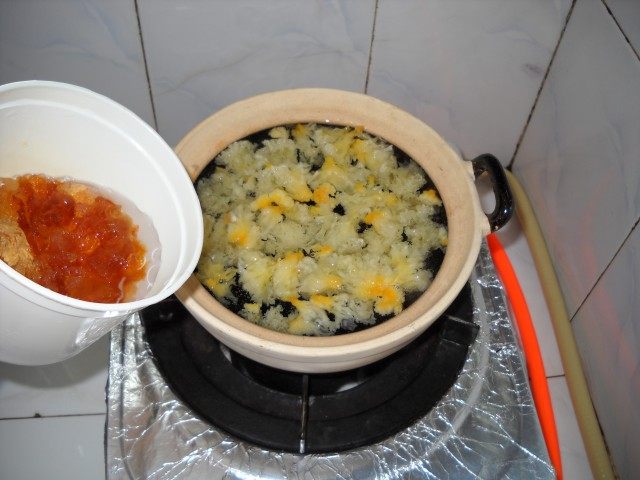 桃胶蔓越莓雪耳羹步骤6