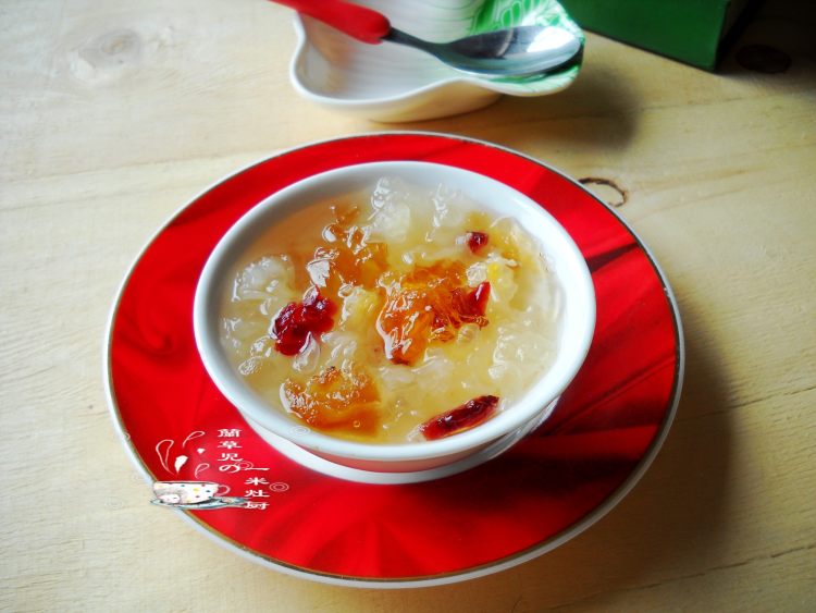 桃胶蔓越莓雪耳羹步骤8