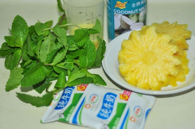 菠萝薄荷果酱饮品步骤1
