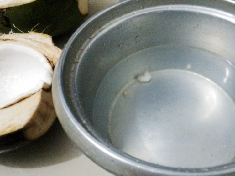 红糖椰子水步骤1