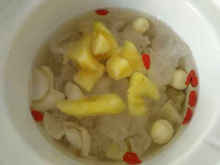 菠萝银耳羹步骤4