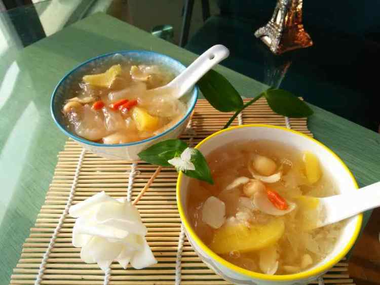 菠萝银耳羹步骤6