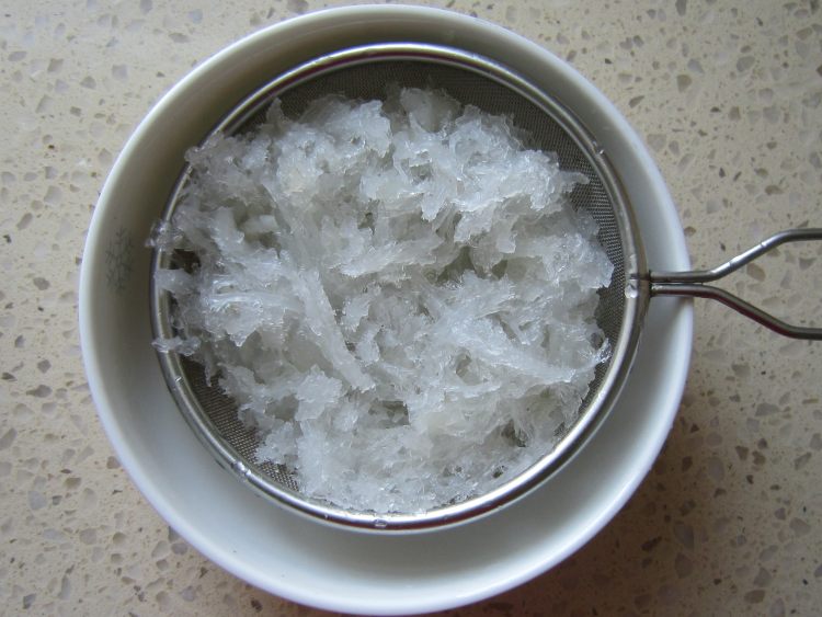 冰糖雪梨炖燕窝步骤3