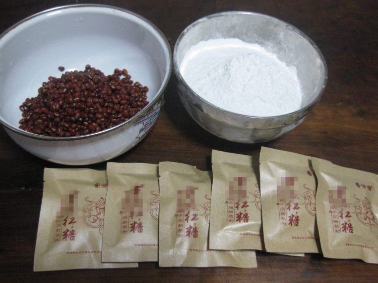 红糖豆沙圆子步骤1