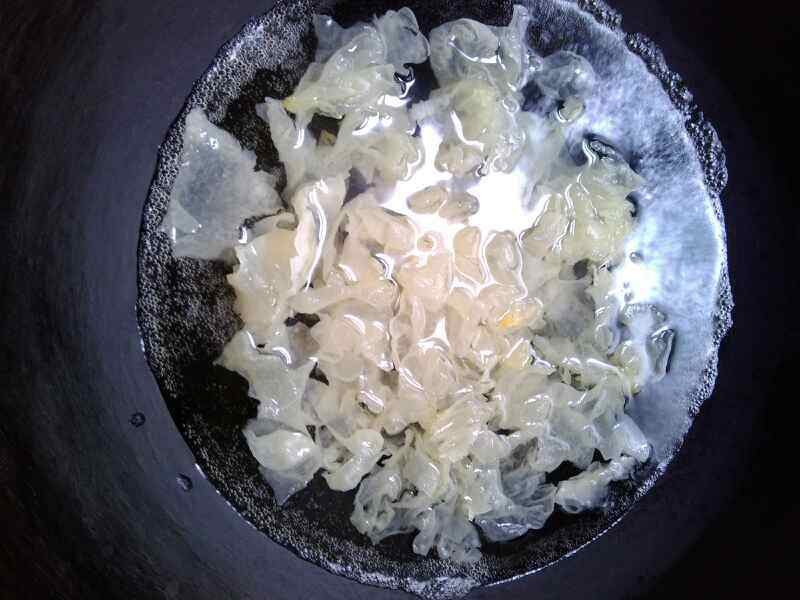 紫薯银耳糖水步骤2