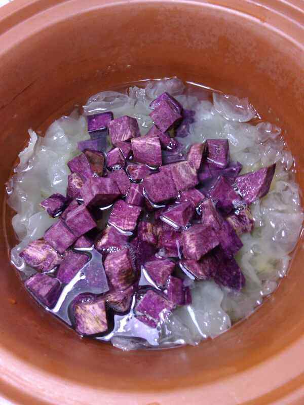 紫薯银耳糖水步骤5
