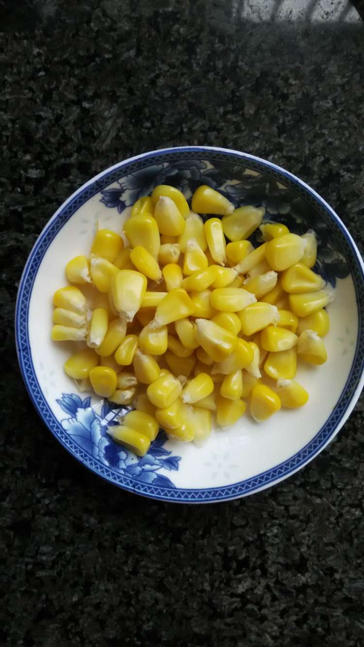玉米苹果汤步骤1