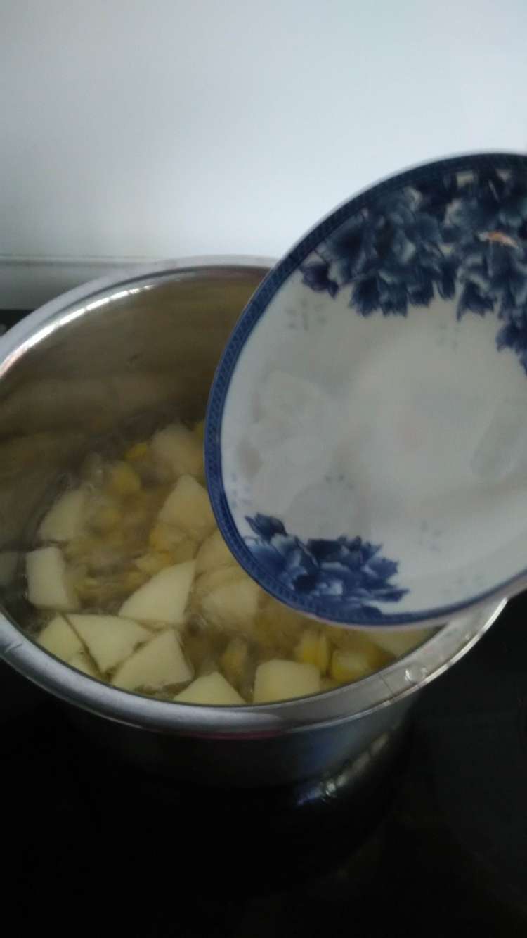 玉米苹果汤步骤5