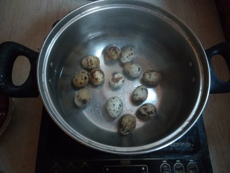 红枣鹌鹑蛋甜汤步骤2